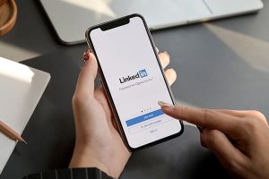 Lee más sobre el artículo Posicionamiento en LinkedIn: 4 estrategias para mejorarlo